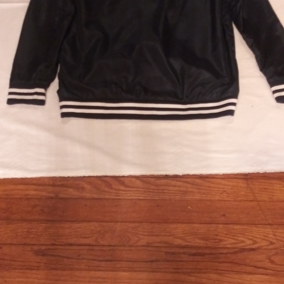 Stylish Nostalgia Throwback Jacket - Picture 3 of 5